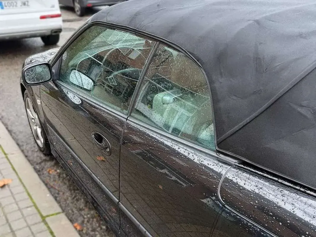 Usado Saab 9-3 Aero 175 CV (128 kW) 2007 Negro Descapotable