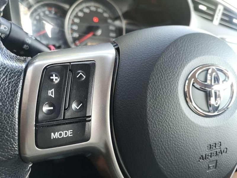 Usado Toyota Yaris Active 99 CV (72 kW) 2017 Gris Utilitario