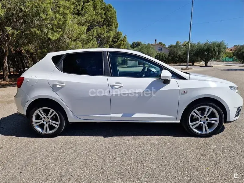 Usado Seat Ibiza Style 90 CV (66 kW) 2011 Blanco Berlina