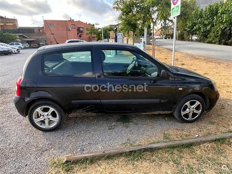 Negro Usado 2005 Renault Clio II Berlina | 2700 € (Precio justo) - Imagen 1/1