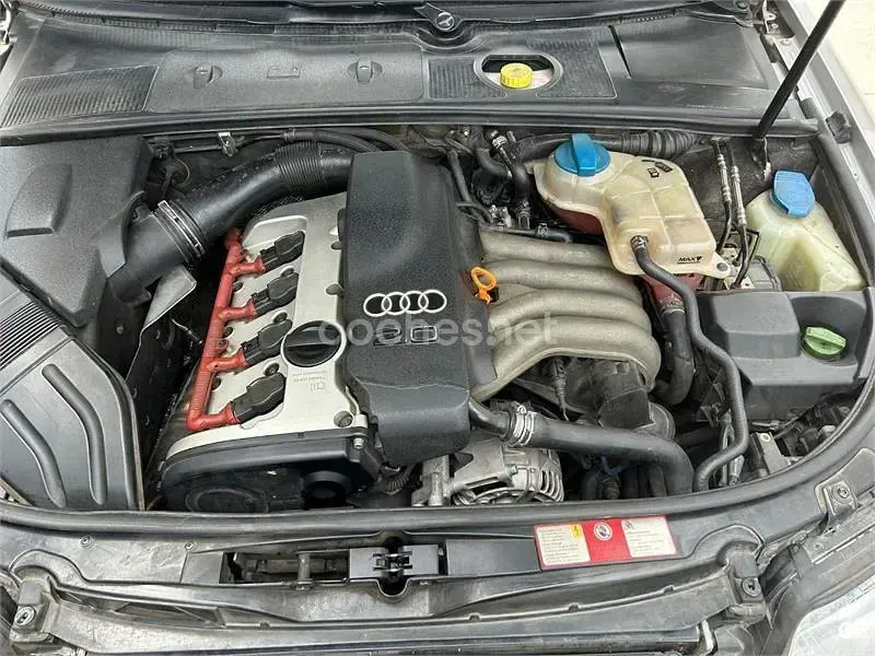 Usado Audi A4 130 CV (95 kW) 2001 Gris / plata Berlina