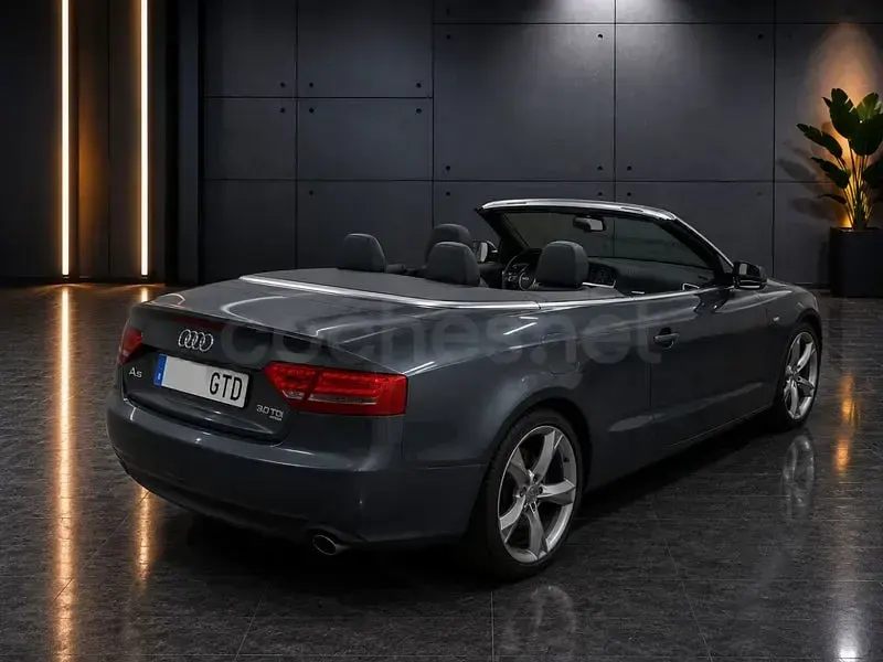 Usado Audi A5 Cabriolet S-Line 240 CV (176 kW) 2010 Gris / plata Descapotable