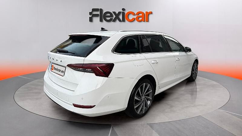 Usado Skoda Octavia Style 150 CV (110 kW) 2021 Blanco Familiar