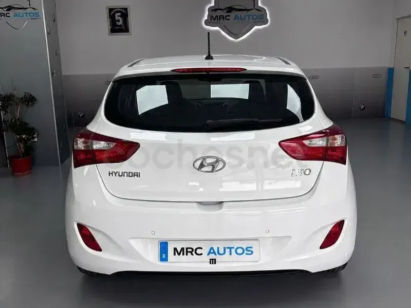 Usado Hyundai i30 GO! 110 CV (80 kW) 2017 Blanco Berlina