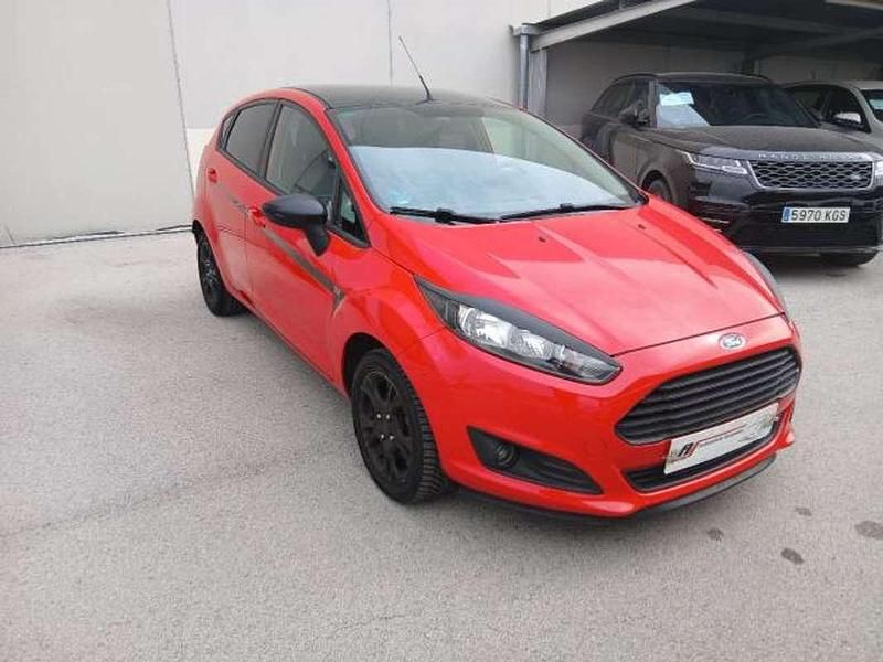 Usado Ford Fiesta Trend 101 CV (74 kW) 2013 Rojo Utilitario
