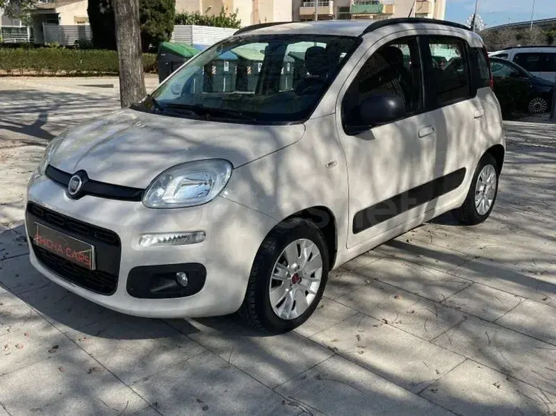Usado Fiat Panda Lounge 69 CV (50 kW) 2017 Gris / plata Utilitario