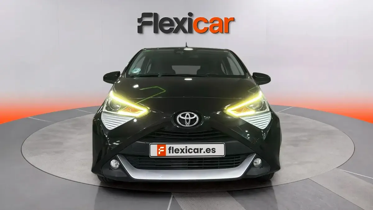 Usado Toyota Aygo X-play 72 CV (52 kW) 2020 Negro Utilitario