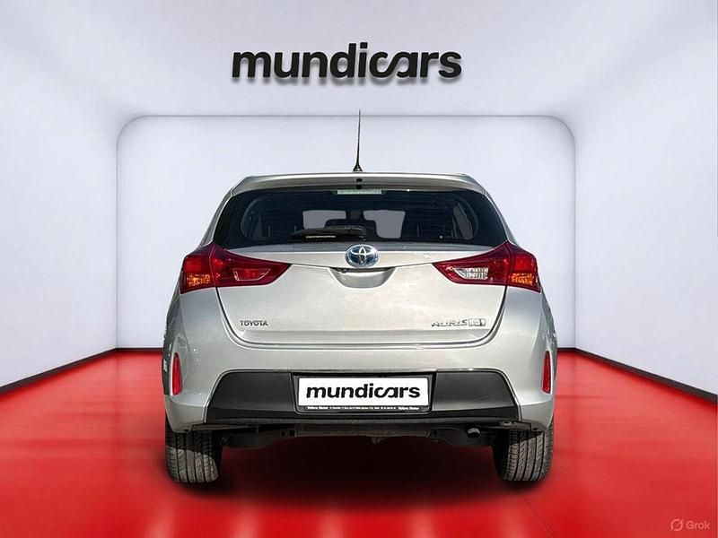 Usado Toyota Auris Hybrid Advance 136 CV (100 kW) 2013 Plateado Berlina