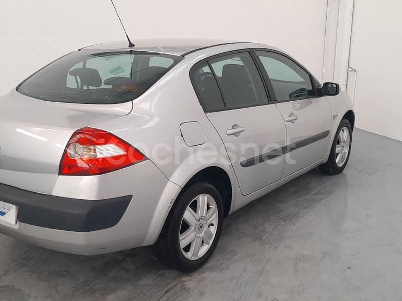 Usado Renault Mégane II Authentique 80 CV (58 kW) 2005 Gris / plata Berlina