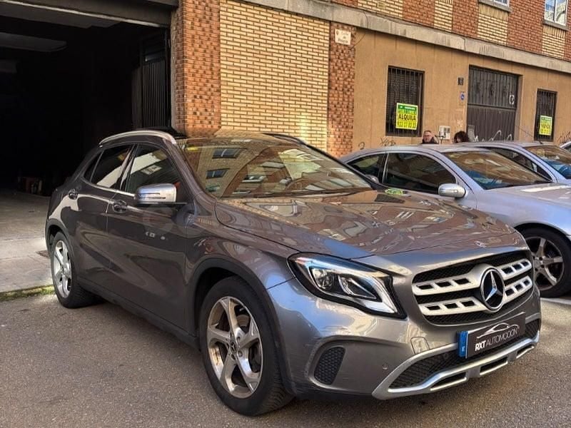 Usado Mercedes GLA180 122 CV (89 kW) 2018 Gris / plata SUV