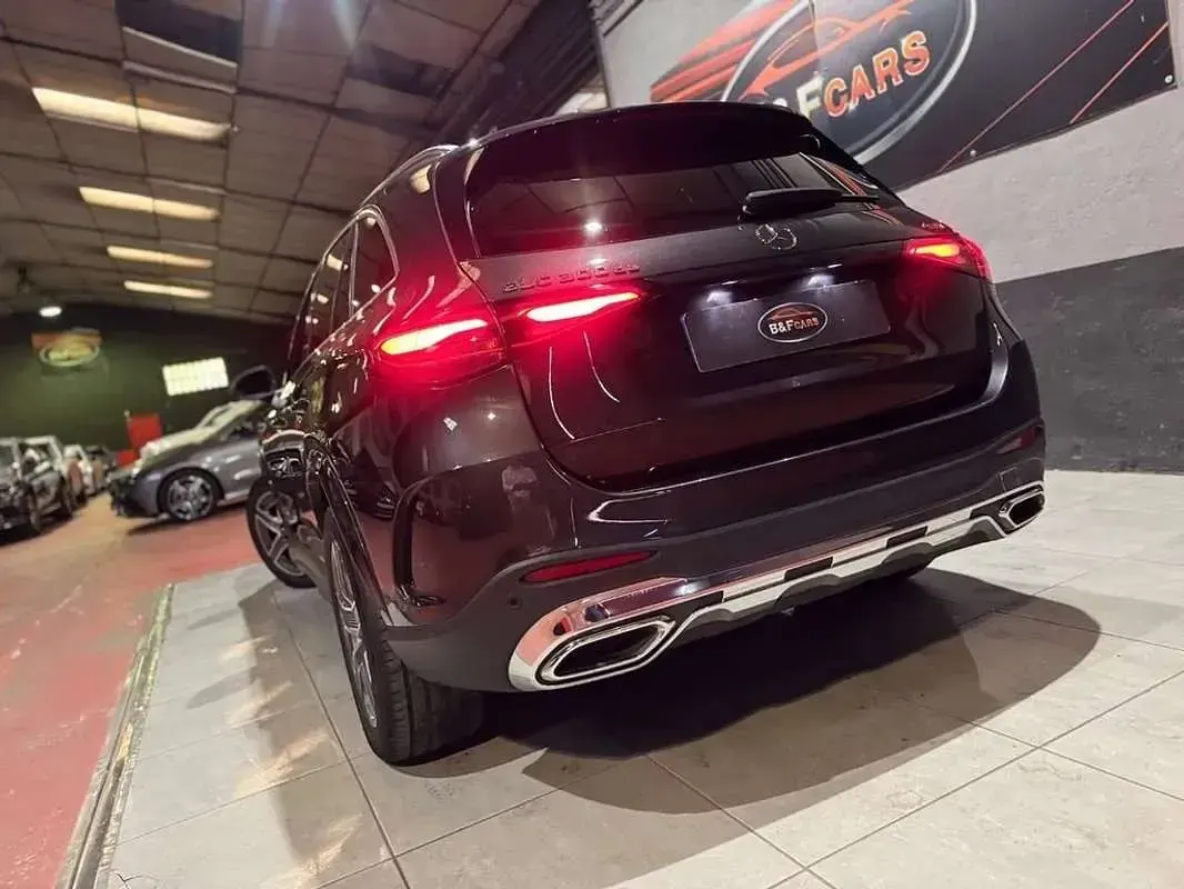 Käytetty Mercedes GLC300e 333 HP (244 kW) 2024 Harmaa Katumaasturi