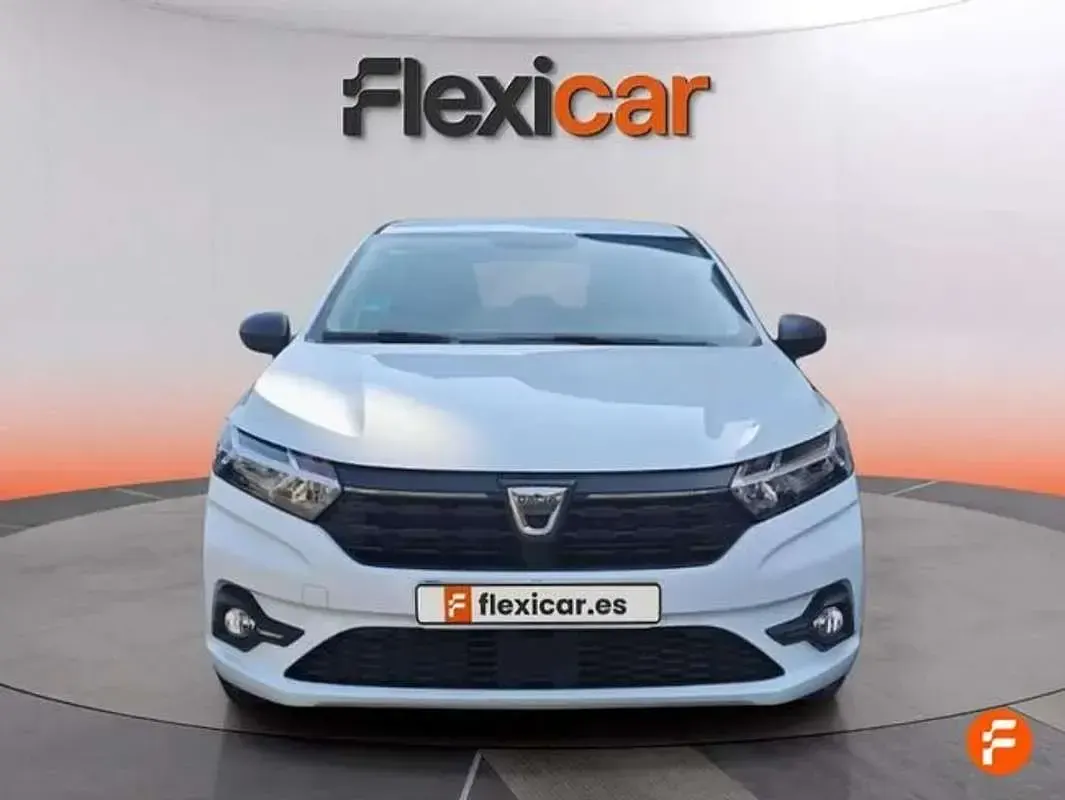 Usado Dacia Sandero Comfort 67 CV (49 kW) 2021 Blanco Utilitario