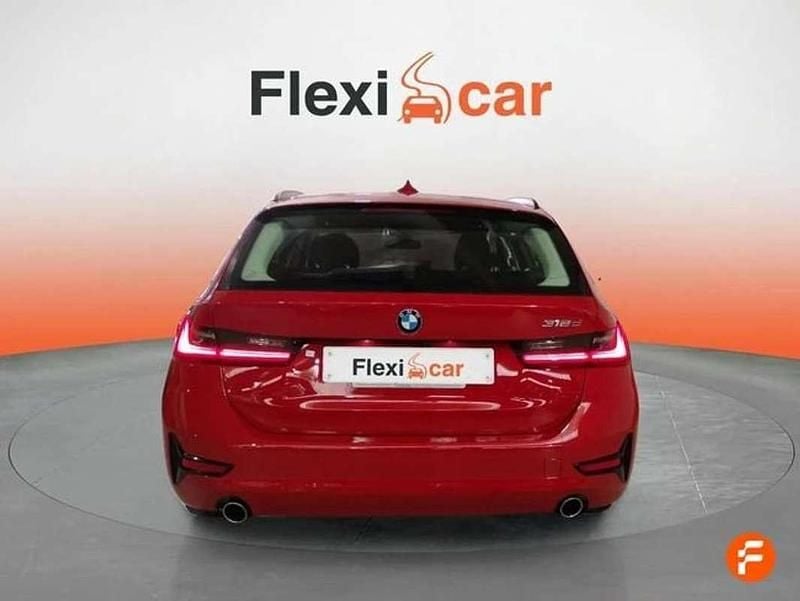 Usado BMW 318 151 CV (111 kW) 2022 Rojo Familiar