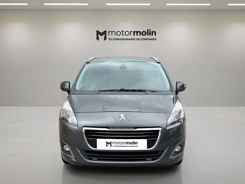 Usado Peugeot 5008 Style 120 CV (88 kW) 2016 Beige Monovolumen