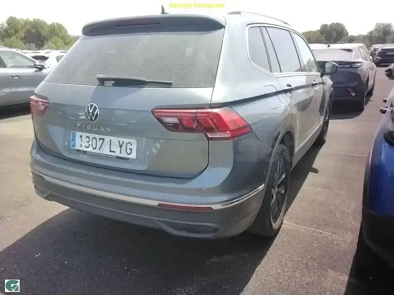 Usado VW Tiguan Allspace Life 150 CV (110 kW) 2022 Gris / plata SUV