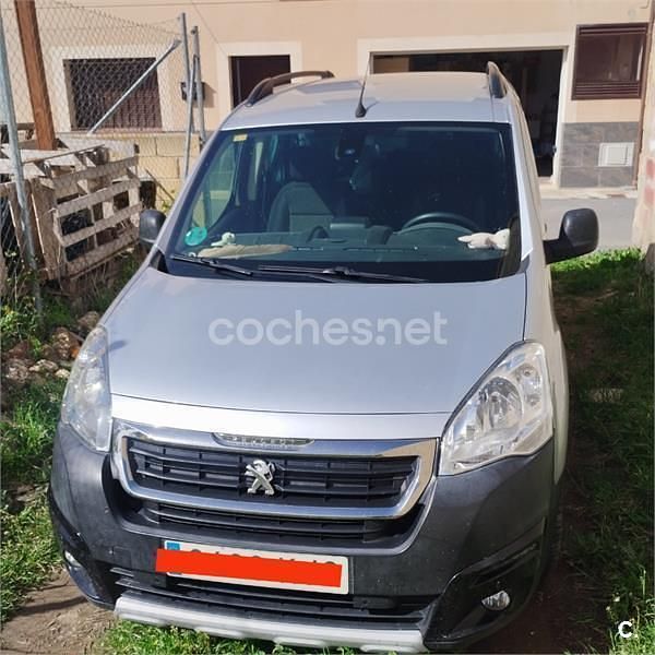 Usado Peugeot Partner Tepee Active 120 CV (88 kW) 2016 Gris / plata Monovolumen