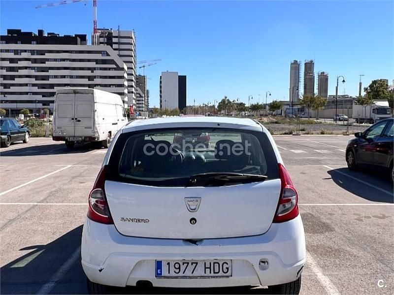 Usado Dacia Sandero Ambiance 75 CV (55 kW) 2011 Blanco Berlina