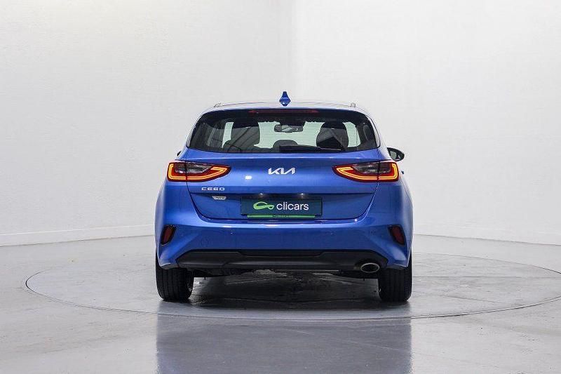 Usado Kia Ceed 136 CV (100 kW) 2022 Azul Utilitario