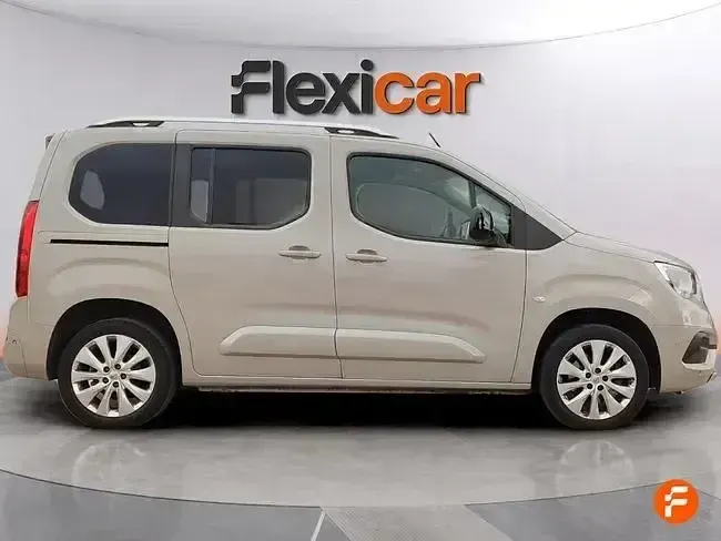 Usado Opel Combo Elegance 130 CV (95 kW) 2022 Gris Monovolumen
