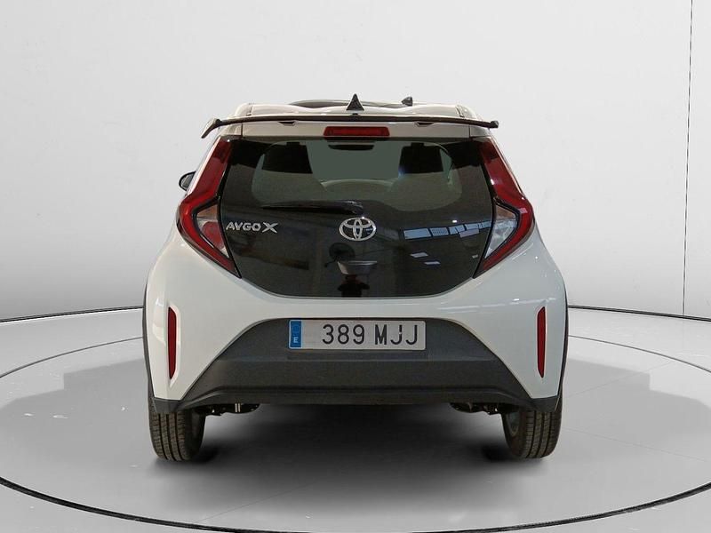 Usado Toyota Aygo X Play 72 CV (52 kW) 2023 Blanco SUV