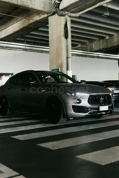 Usado Maserati Levante 430 CV (316 kW) 2018 Gris / plata SUV