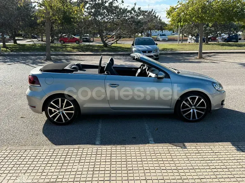 Usado VW Golf Cabriolet 140 CV (102 kW) 2012 Gris / plata Descapotable