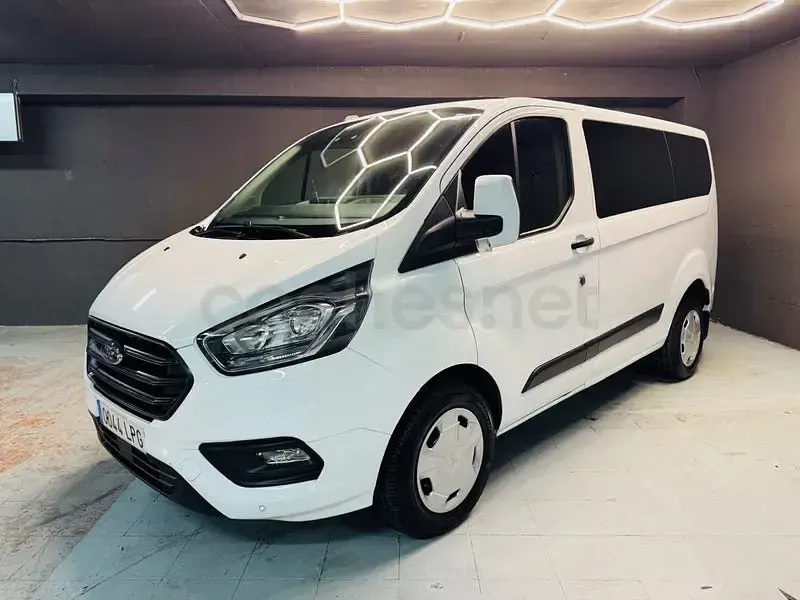 Usado Ford Tourneo Trend 130 CV (95 kW) 2022 Blanco Monovolumen