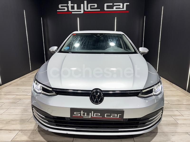 Usado VW Golf VIII Life 110 CV (80 kW) 2021 Gris / plata Berlina
