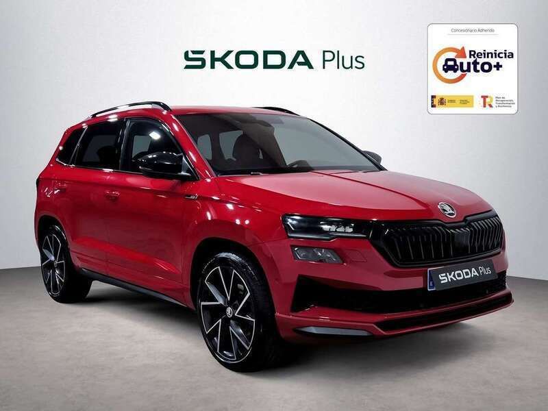 Rojo Usado 2023 Skoda Karoq SportLine SUV | 33.990 € - Imagen 1/4