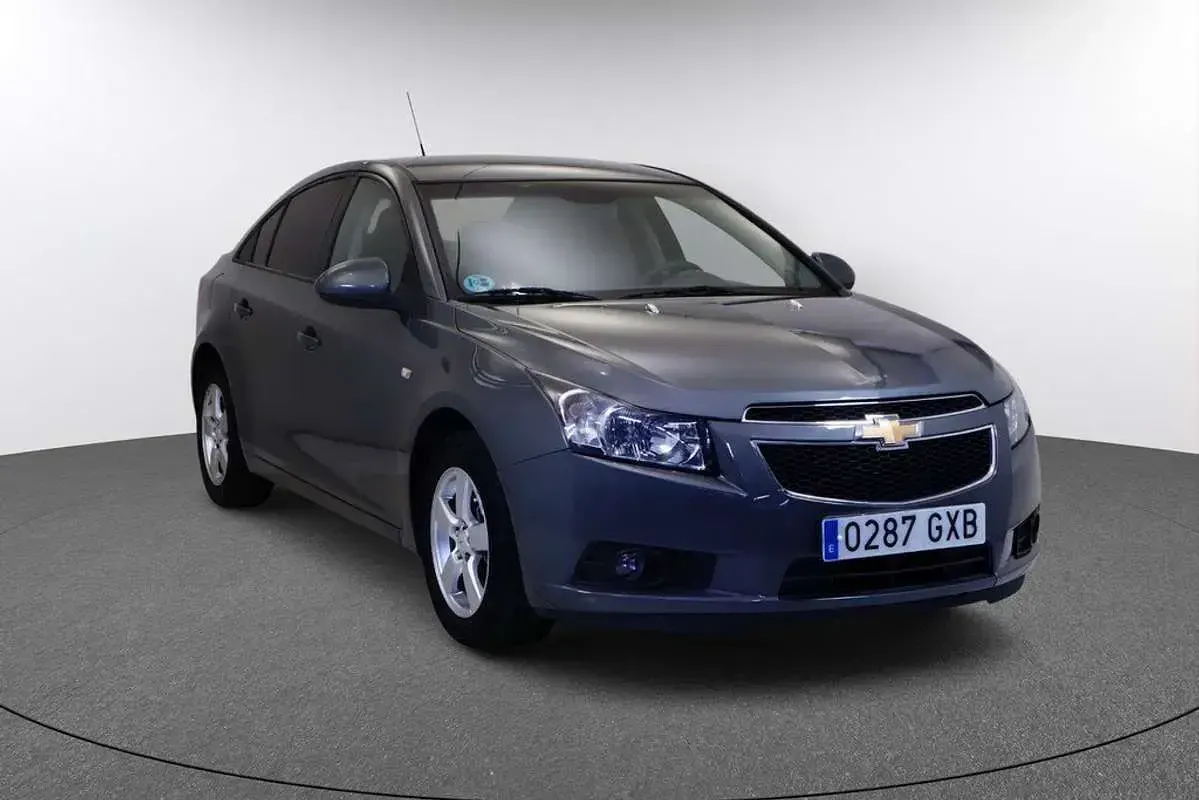 Usado Chevrolet Cruze LS 113 CV (83 kW) 2010 Gris Utilitario