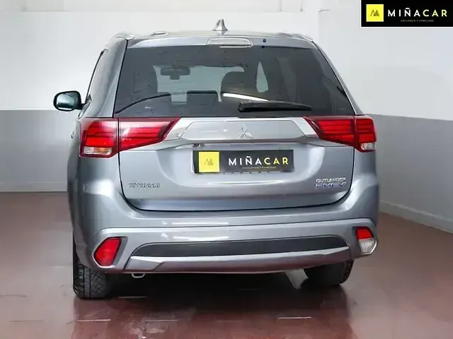 Usado Mitsubishi Outlander P-HEV 203 CV (149 kW) 2016 Gris Pickup/Camioneta