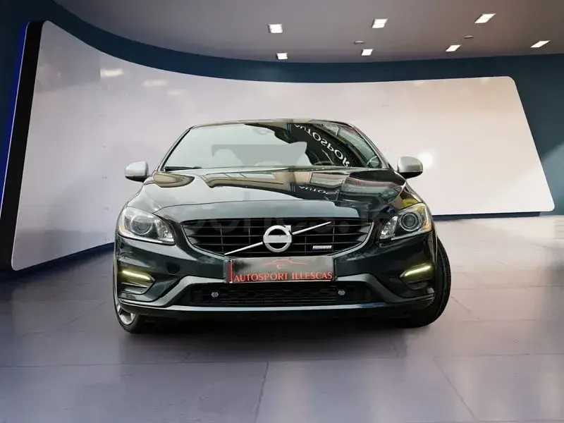 Usado Volvo S60 R-Design 136 CV (100 kW) 2013 Gris / plata Berlina