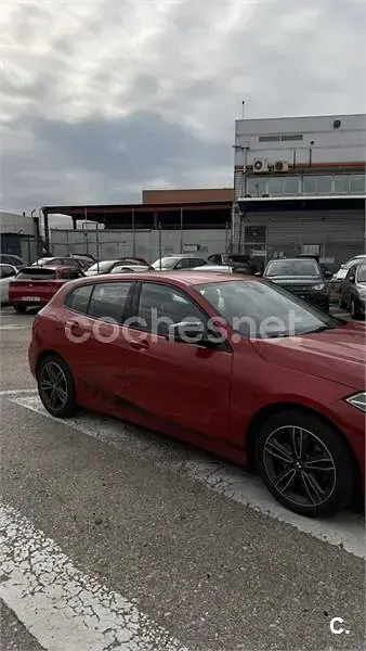 Begagnad BMW 118 Sport Line 136 HK (100 kW) 2020 Röd Halvkombi