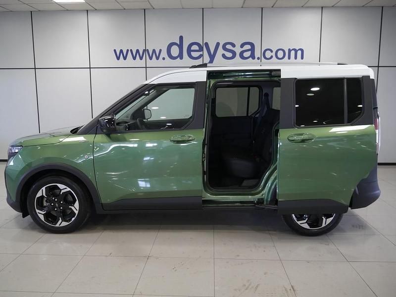 Usado Ford Tourneo Courier Active 100 kW (136 CV) 2025 Verde Monovolumen