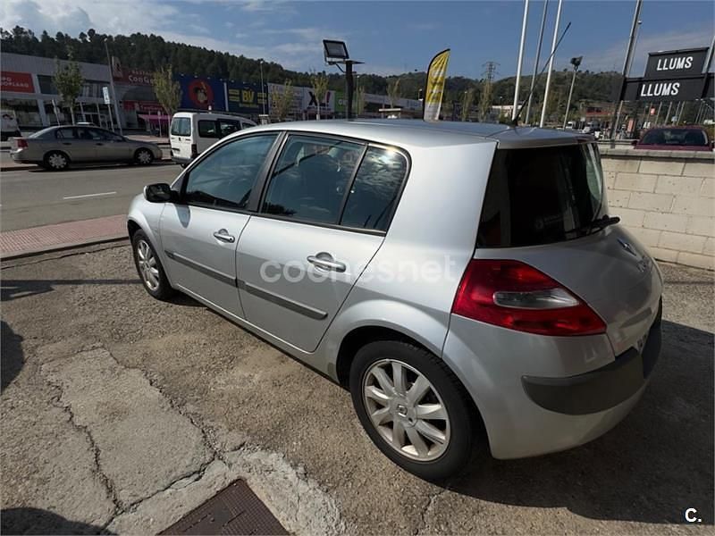 Usado Renault Mégane II Dynamique 110 CV (80 kW) 2006 Gris / plata Berlina