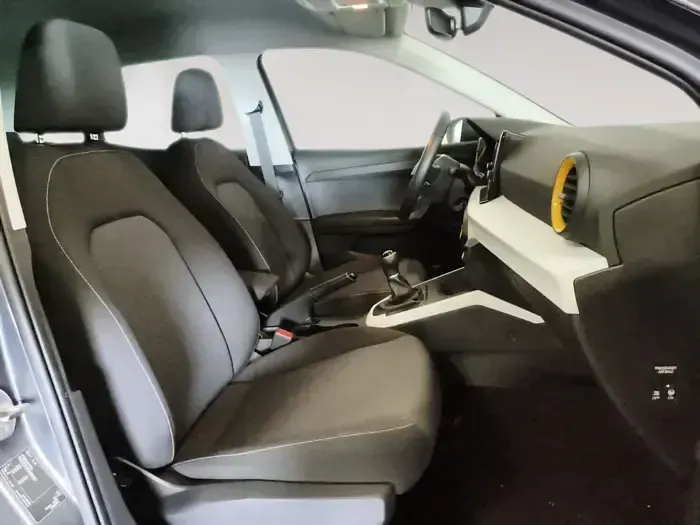 Usado Seat Arona Style 115 CV (84 kW) 2025 Gris SUV