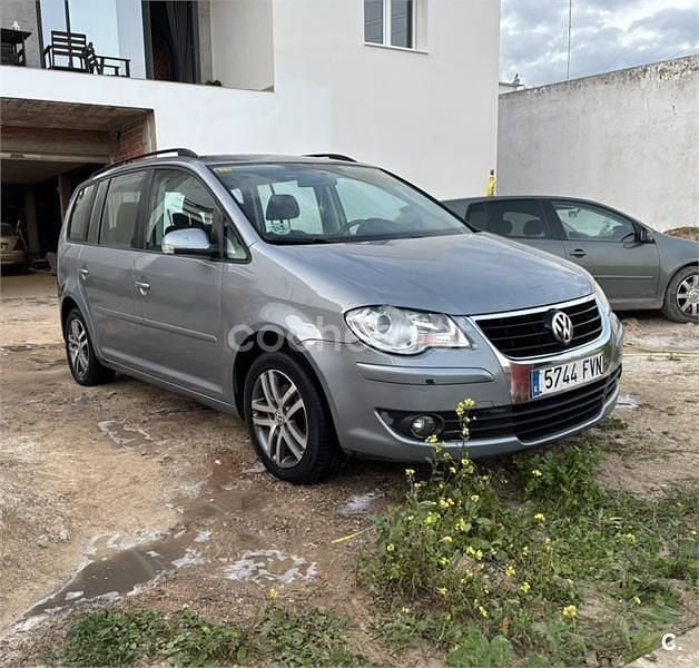 Usado VW Touran 140 CV (102 kW) 2007 Gris / plata Monovolumen