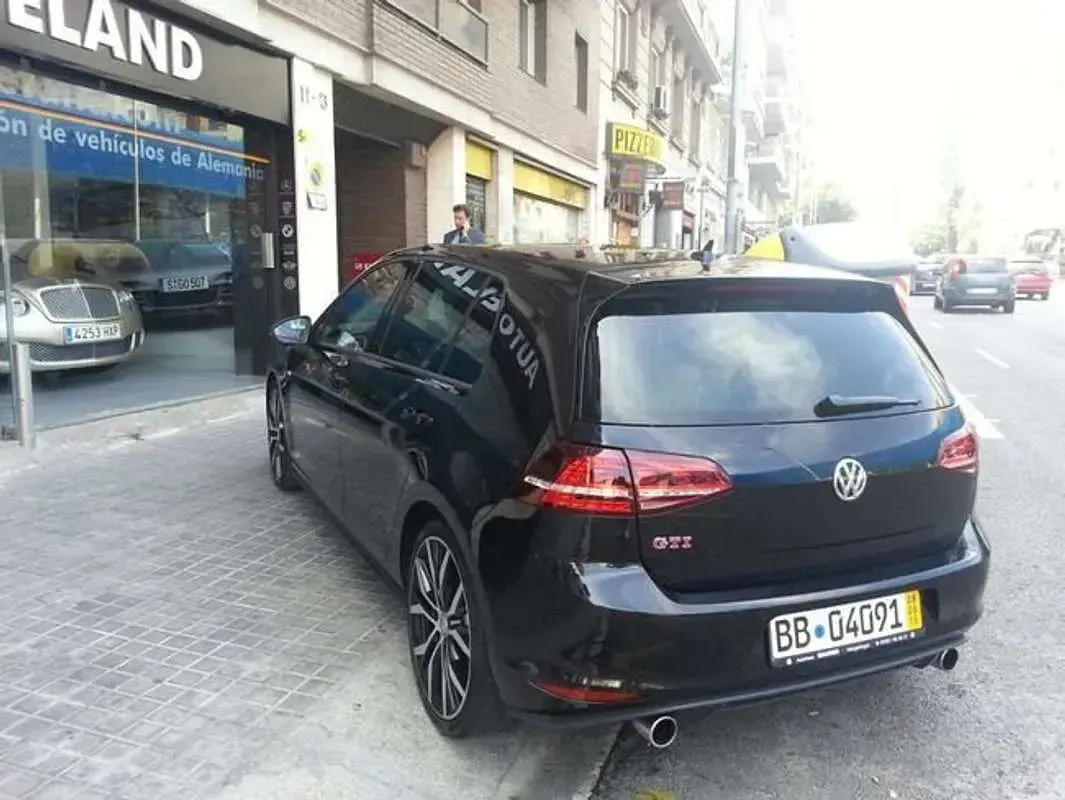 Usado VW Golf VII GTI 230 CV (169 kW) 2014 Negro Berlina