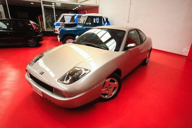 Usado Fiat Coupé 140 CV (102 kW) 1997 Gris Coupe