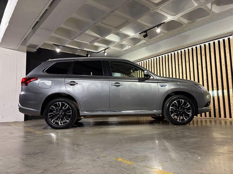 Usado Mitsubishi Outlander P-HEV 203 CV (149 kW) 2016 Gris / plata SUV