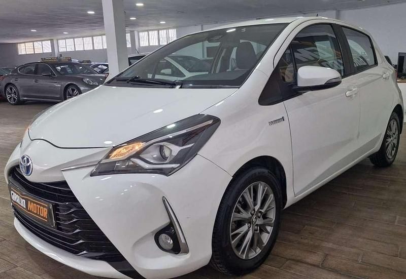 Usado Toyota Yaris Hybrid Active 99 CV (72 kW) 2018 Blanco Utilitario