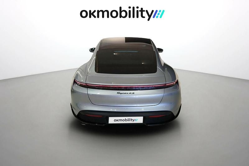 Usado Porsche Taycan 4S 389 kW (530 CV) 2023 Plata dolomita metalizado Berlina