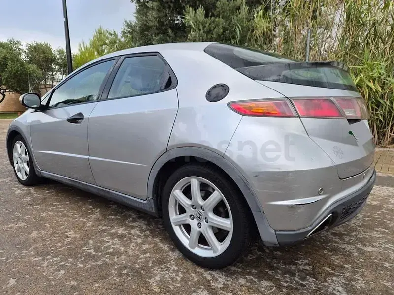 Usado Honda Civic Executive 140 CV (102 kW) 2009 Gris / plata Berlina