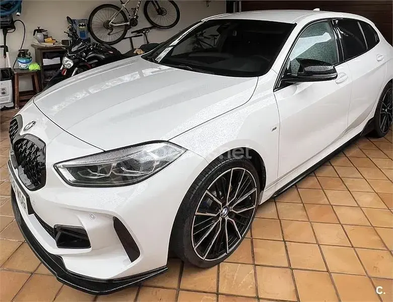 Usado BMW 118 Comfort Edition 150 CV (110 kW) 2024 Blanco Berlina