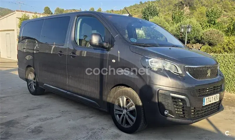 Usado Peugeot Traveller Allure 115 CV (84 kW) 2017 Gris / plata Monovolumen