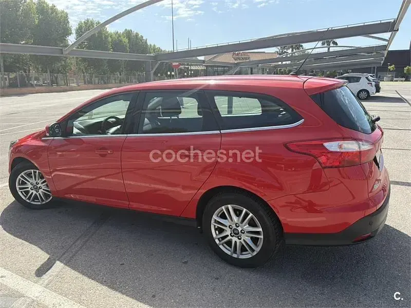 Usado Ford Focus Titanium 150 CV (110 kW) 2014 Rojo Familiar