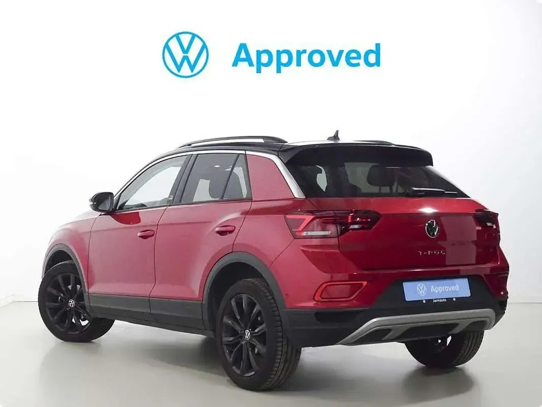 Usado VW T-Roc Life 110 CV (80 kW) 2023 Rojo SUV