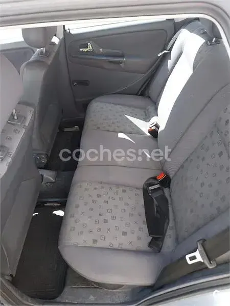 Usado Seat Ibiza Stella 75 CV (55 kW) 2001 Gris / plata Utilitario