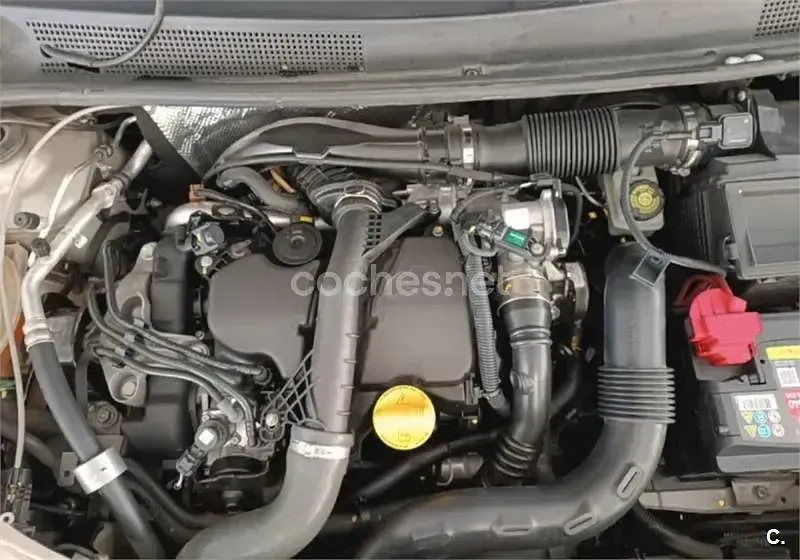 Usado Dacia Sandero Ambiance 75 CV (55 kW) 2015 Beige Berlina