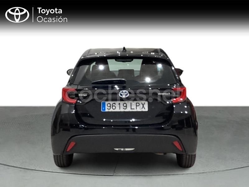 Usado Toyota Yaris Hybrid Active 116 CV (85 kW) 2021 Negro Berlina